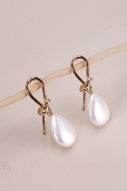 Leah Pearl Earrings