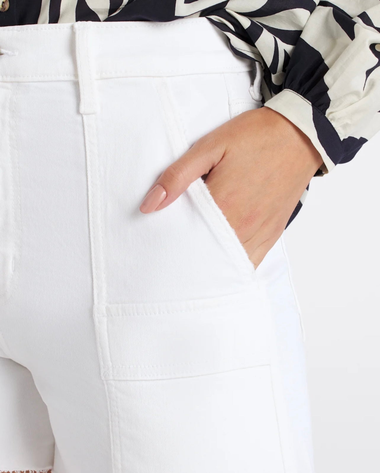 Knockout Cargo Shorts in Marshmallow