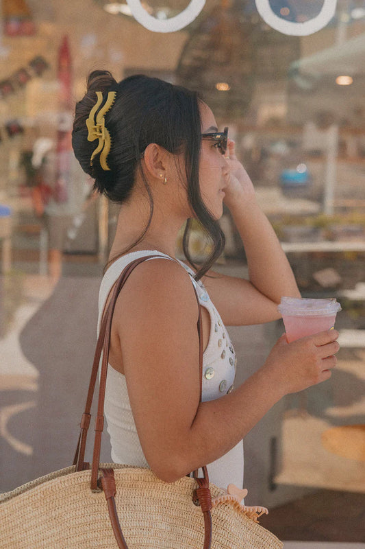 Wavy Hold Everything Claw