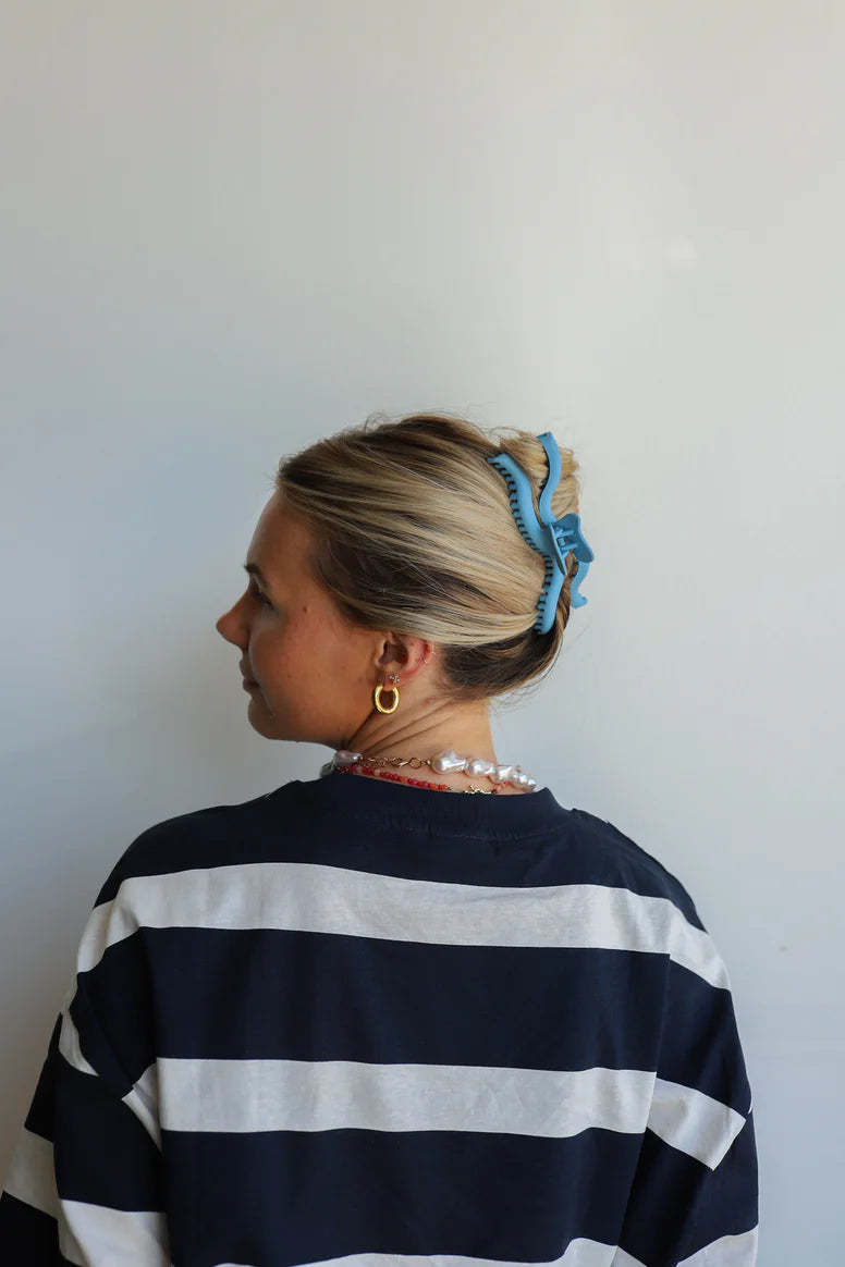 Wavy Hold Everything Claw