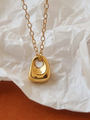 Roselia Necklace